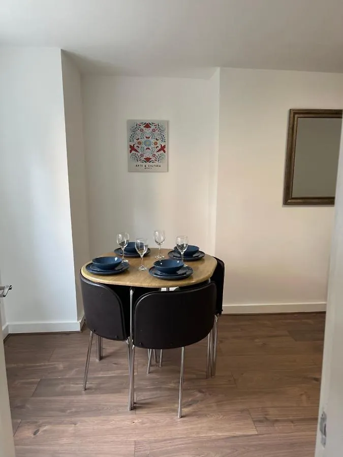 The Crescent, Flat 1 - Stockport, Manchester Apartment