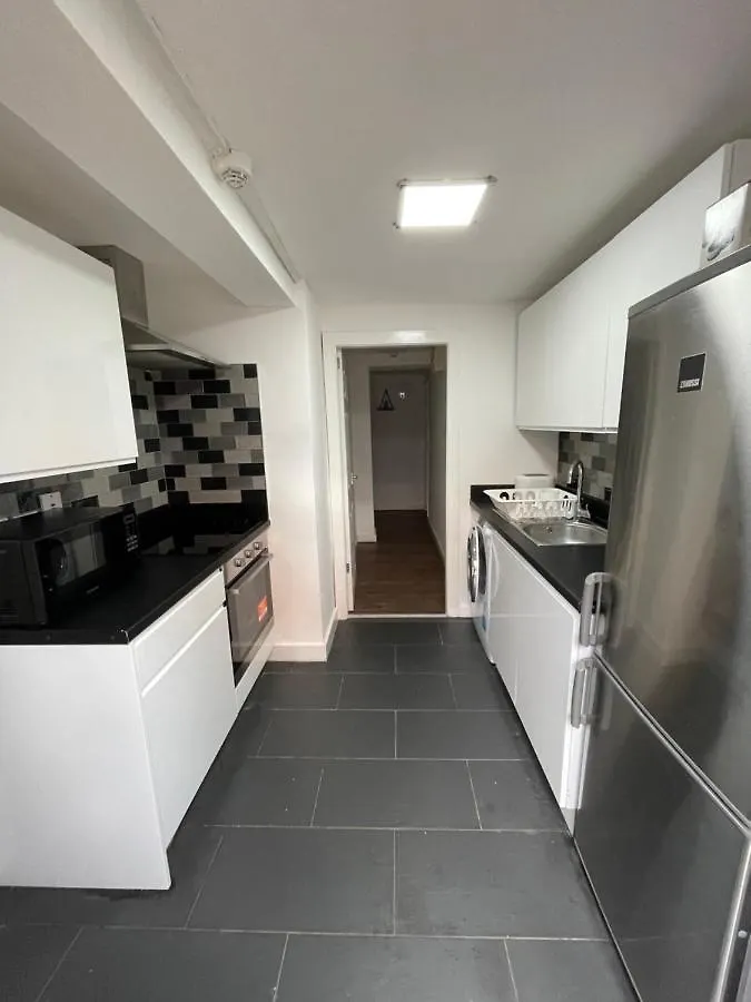 The Crescent, Flat 1 - Stockport, Manchester Apartment