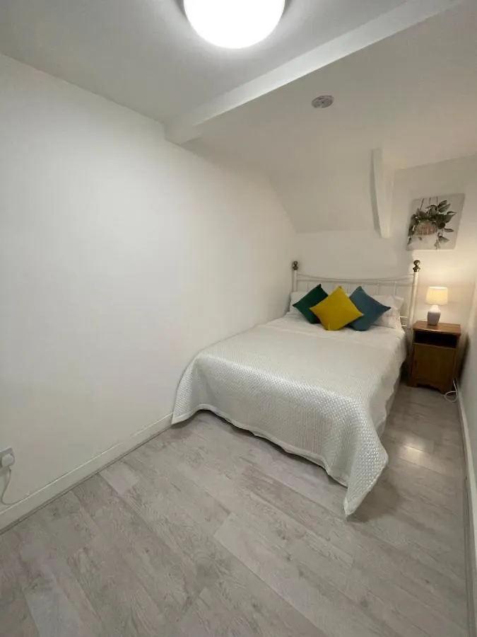 The Crescent, Flat 1 - Stockport, Manchester Apartment 0*,  United Kingdom