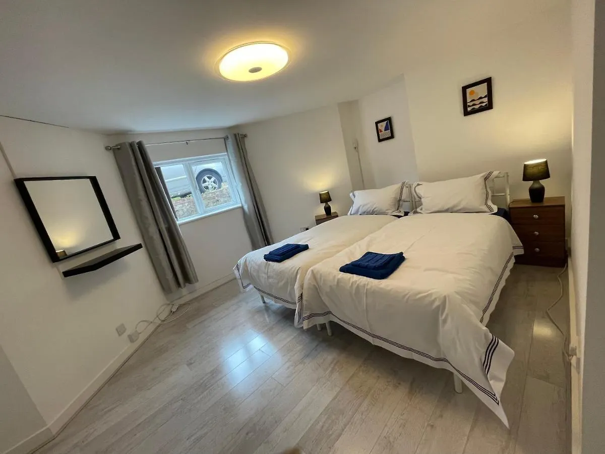 The Crescent, Flat 1 - Stockport, Manchester Apartment