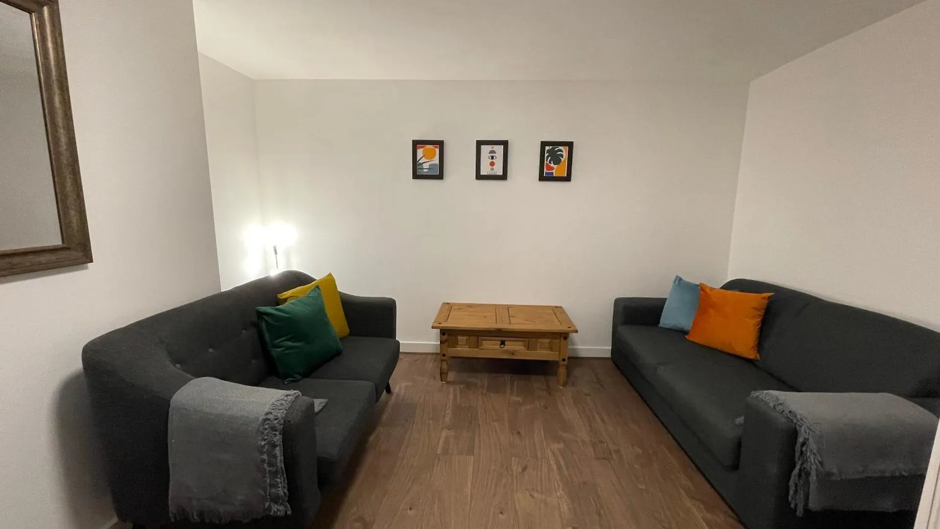 The Crescent, Flat 1 - Stockport, Manchester Apartment
