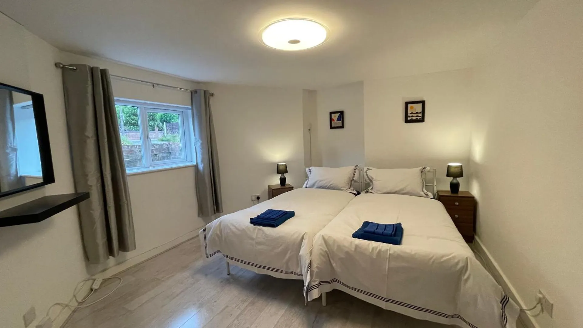 The Crescent, Flat 1 - Stockport, Manchester Apartment