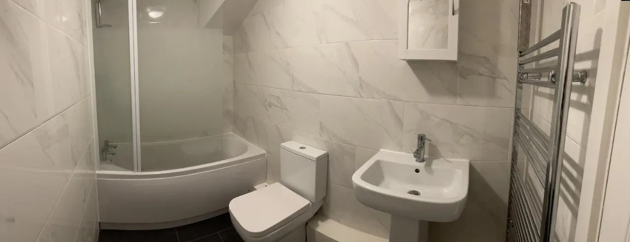 The Crescent, Flat 1 - Stockport, Manchester Apartment