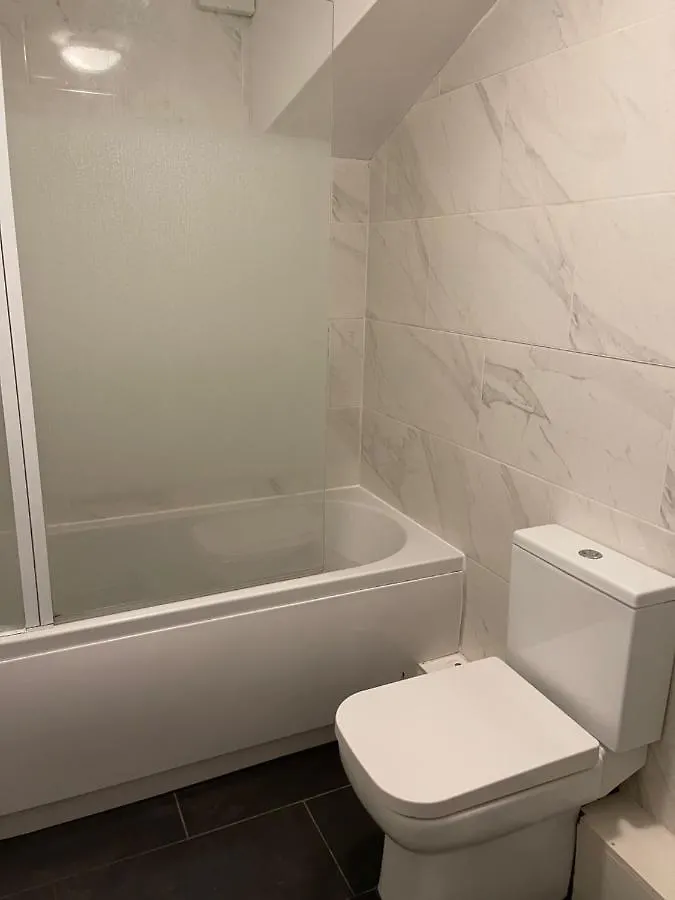 The Crescent, Flat 1 - Stockport, Manchester Apartment 0*,