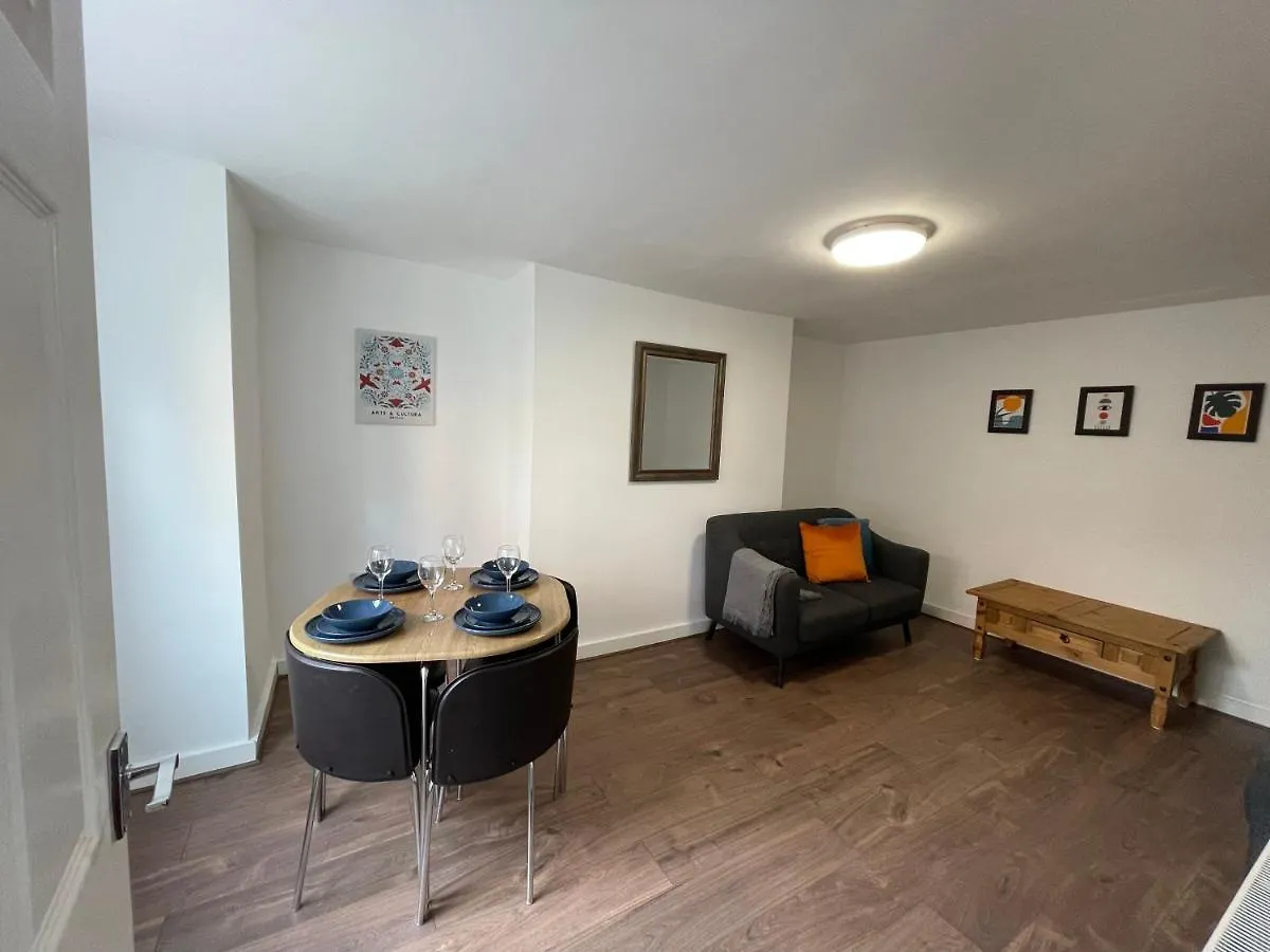 The Crescent, Flat 1 - Stockport, Manchester Apartment