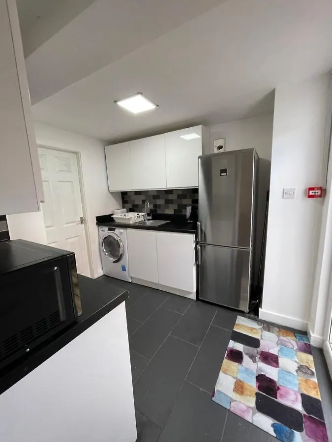 The Crescent, Flat 1 - Stockport, Manchester Apartment