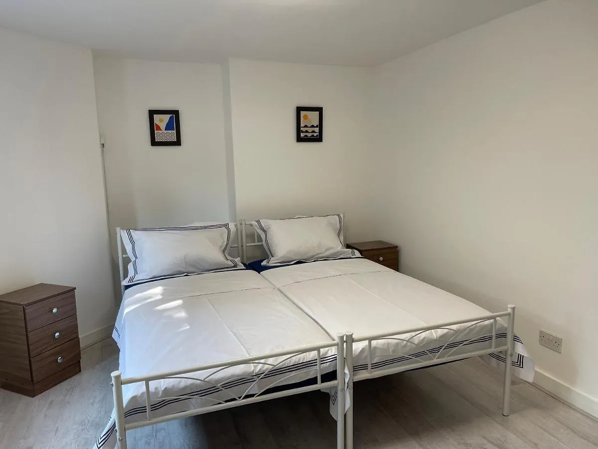 The Crescent, Flat 1 - Stockport, Manchester Apartment