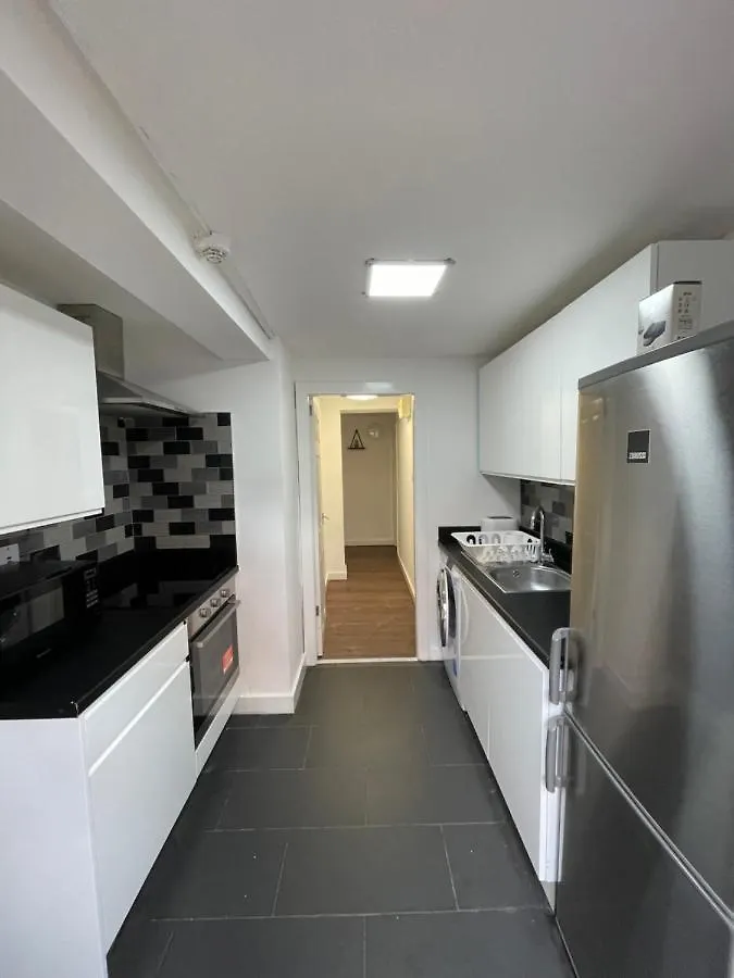 The Crescent, Flat 1 - Stockport, Manchester Apartment
